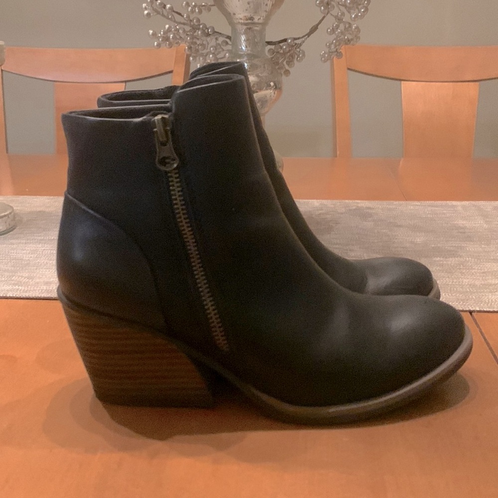 Like new stylish black booties by Korks.
